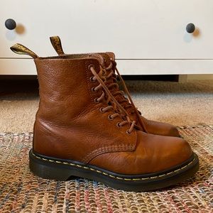 Dr martens Pascal boot in Cashew brown